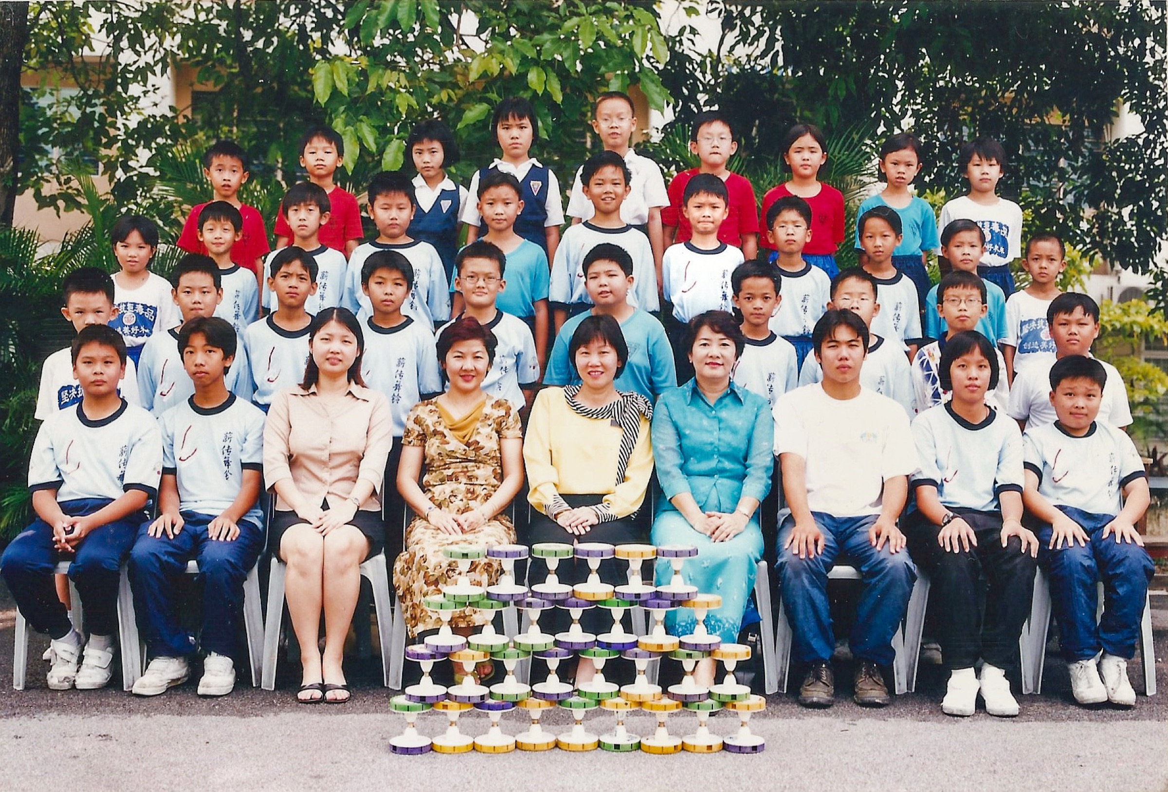 primary school group photo 2002